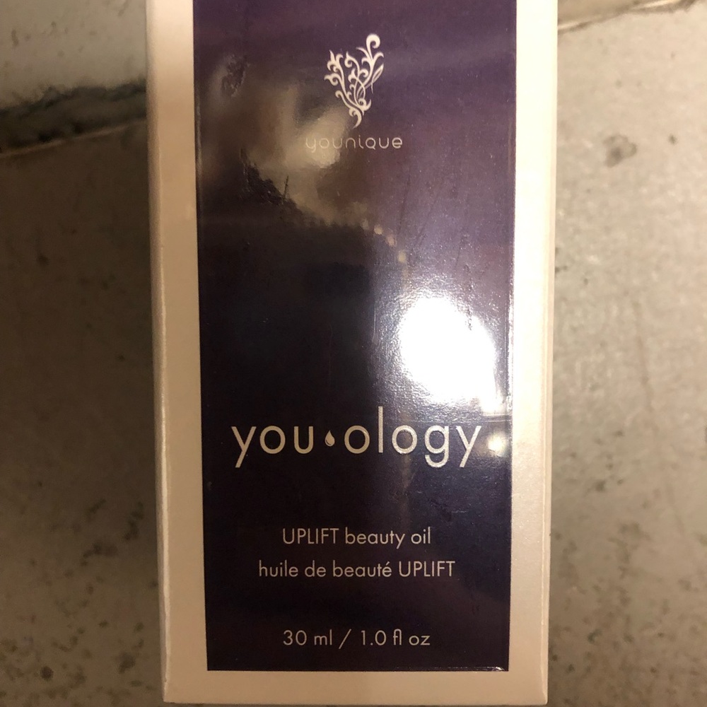 Younique beauty uplift oil